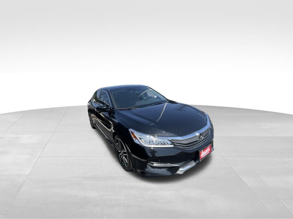 Used 2016 Black Honda Touring image 10