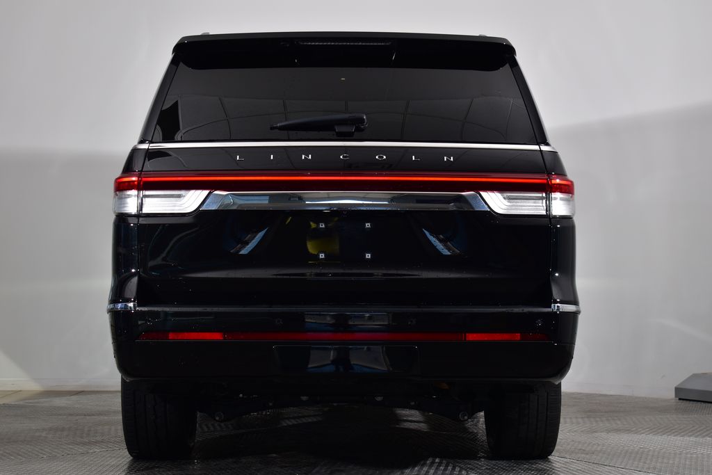 Thumbnail: 2024 Lincoln Navigator L - 4