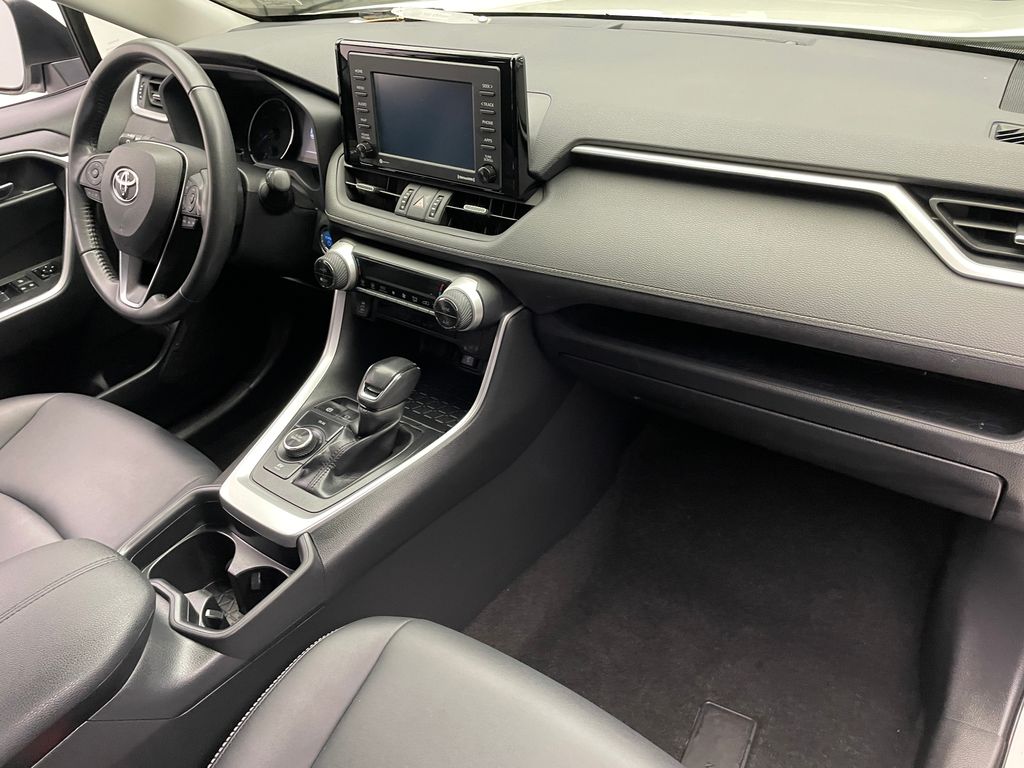 2021 Toyota RAV4 XLE Premium 16