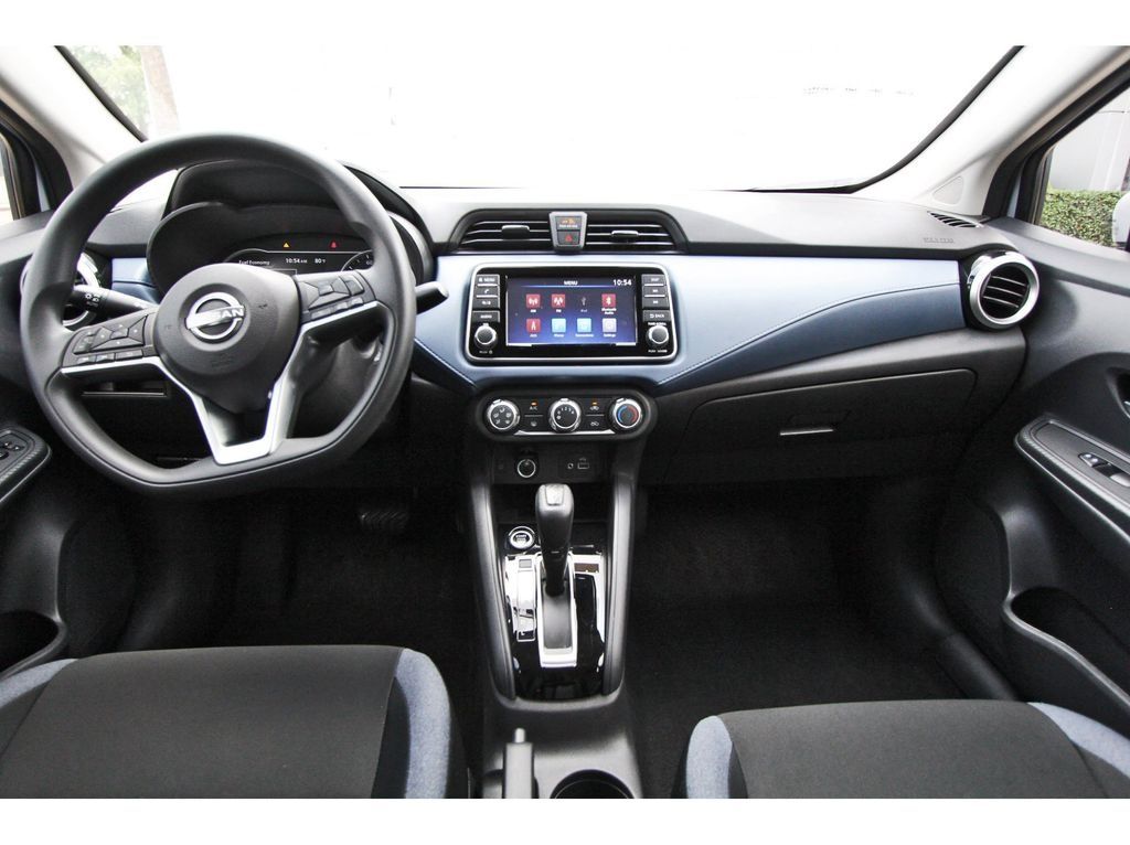 2025 Nissan Versa 1.6 SV - 8