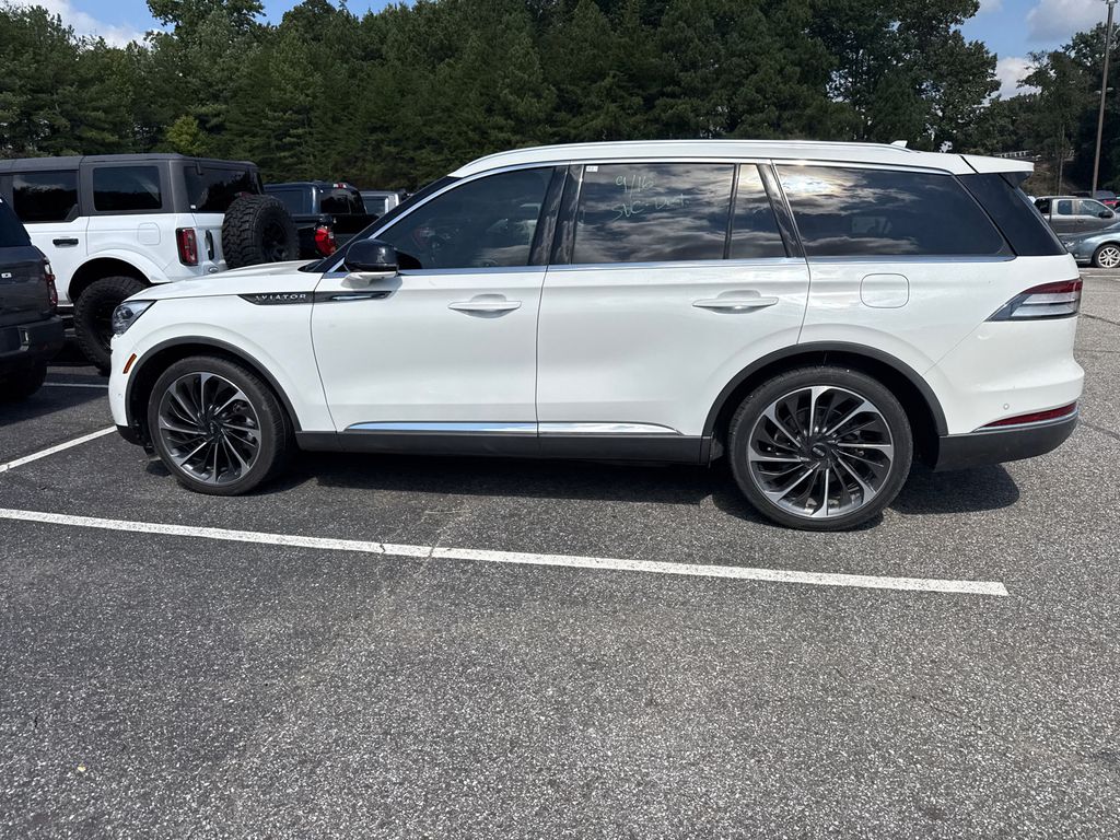2020 White Lincoln Aviator Reserve AWD SUV
