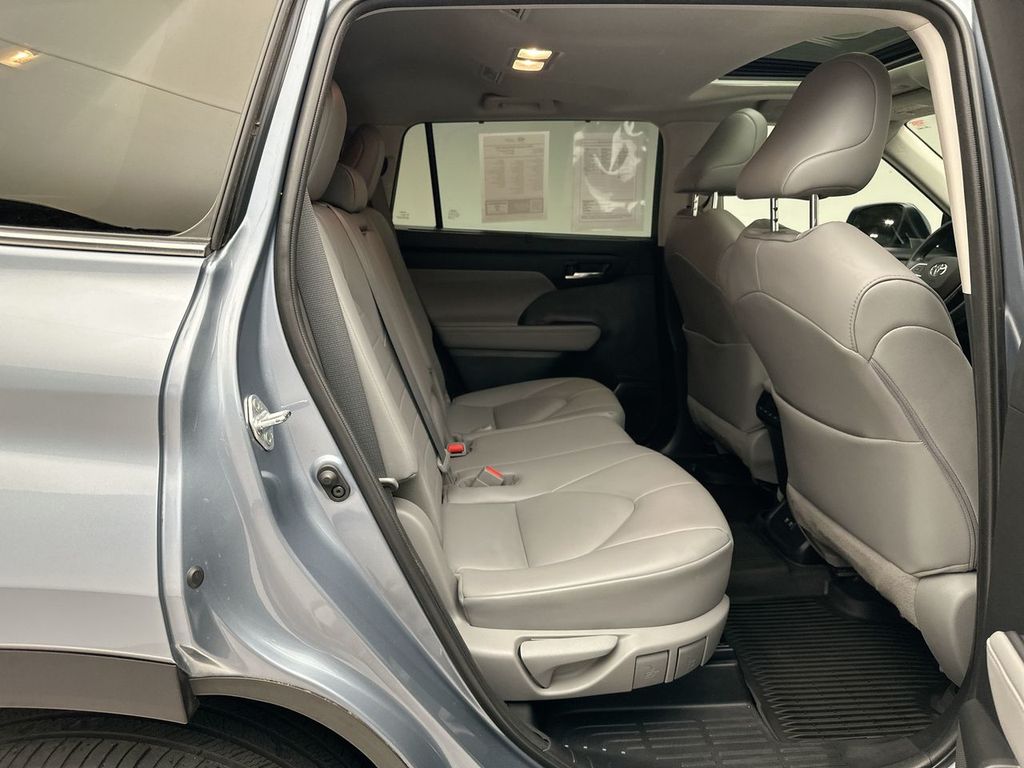 Thumbnail: 2021 Toyota Highlander - 7