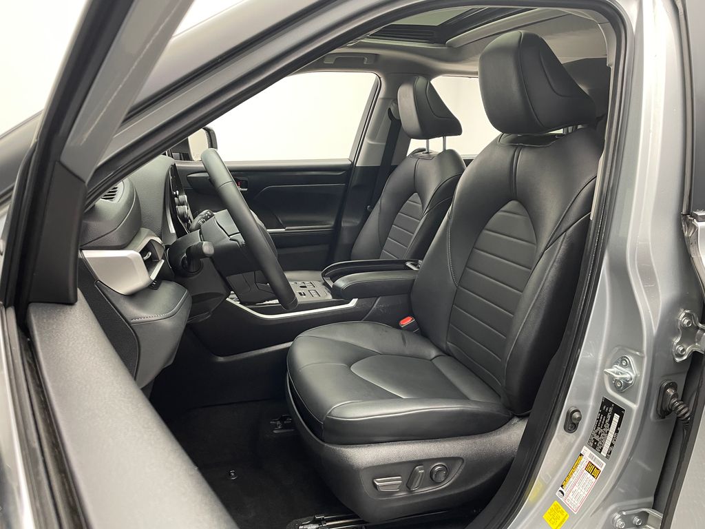 2024 Toyota Highlander XLE 13