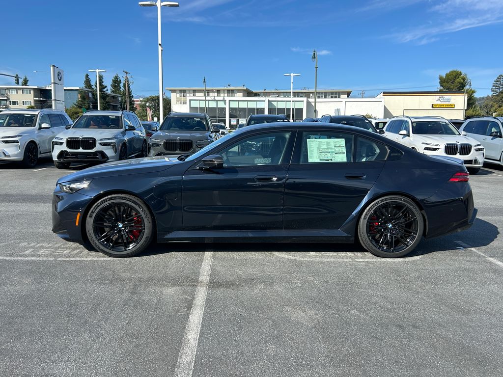 Thumbnail: 2027 BMW M5 - 2