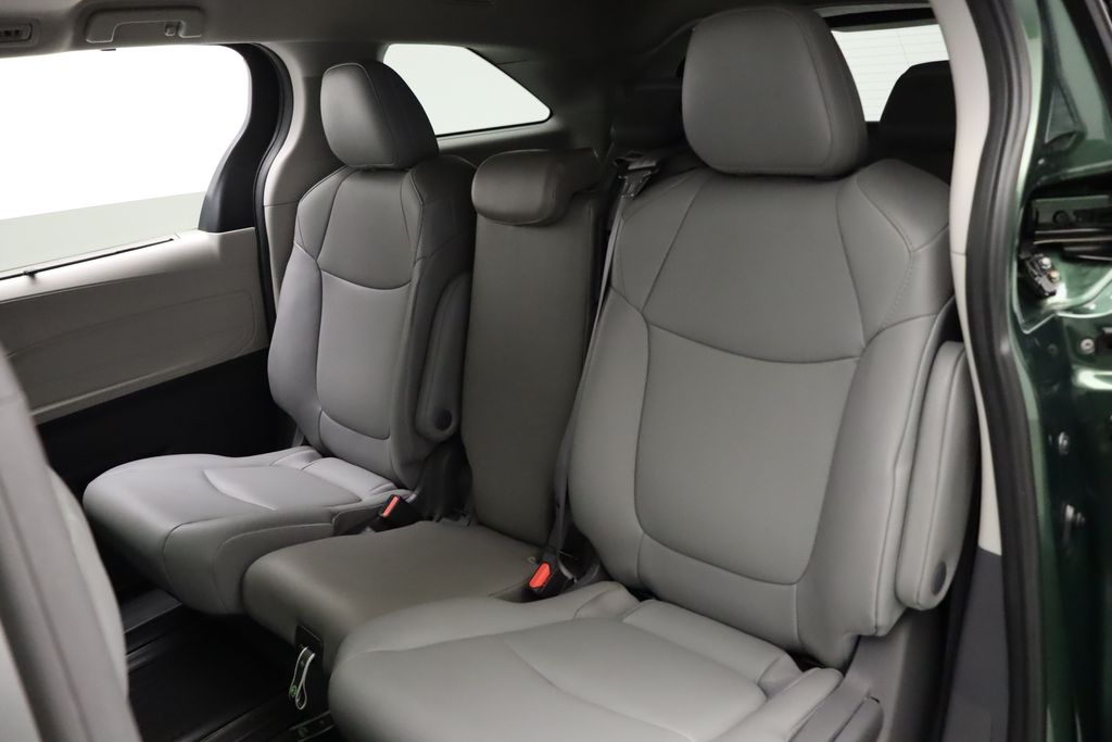 Thumbnail: 2021 Toyota Sienna - 18