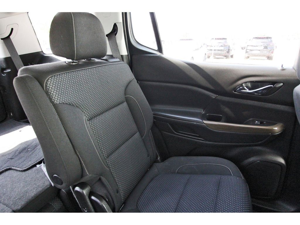 2023 GMC Acadia SLE - 9