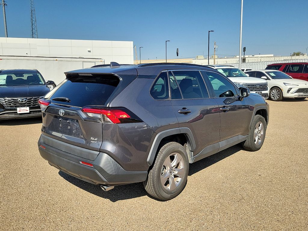 2022 Toyota RAV4 XLE - 10