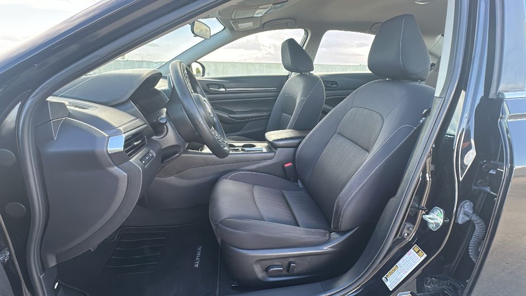 2025 Nissan Altima 2.5 SV Black at Durrett Motor Company