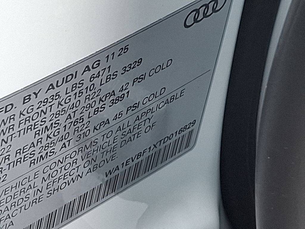 Thumbnail: 2026 Audi Q8 - 20