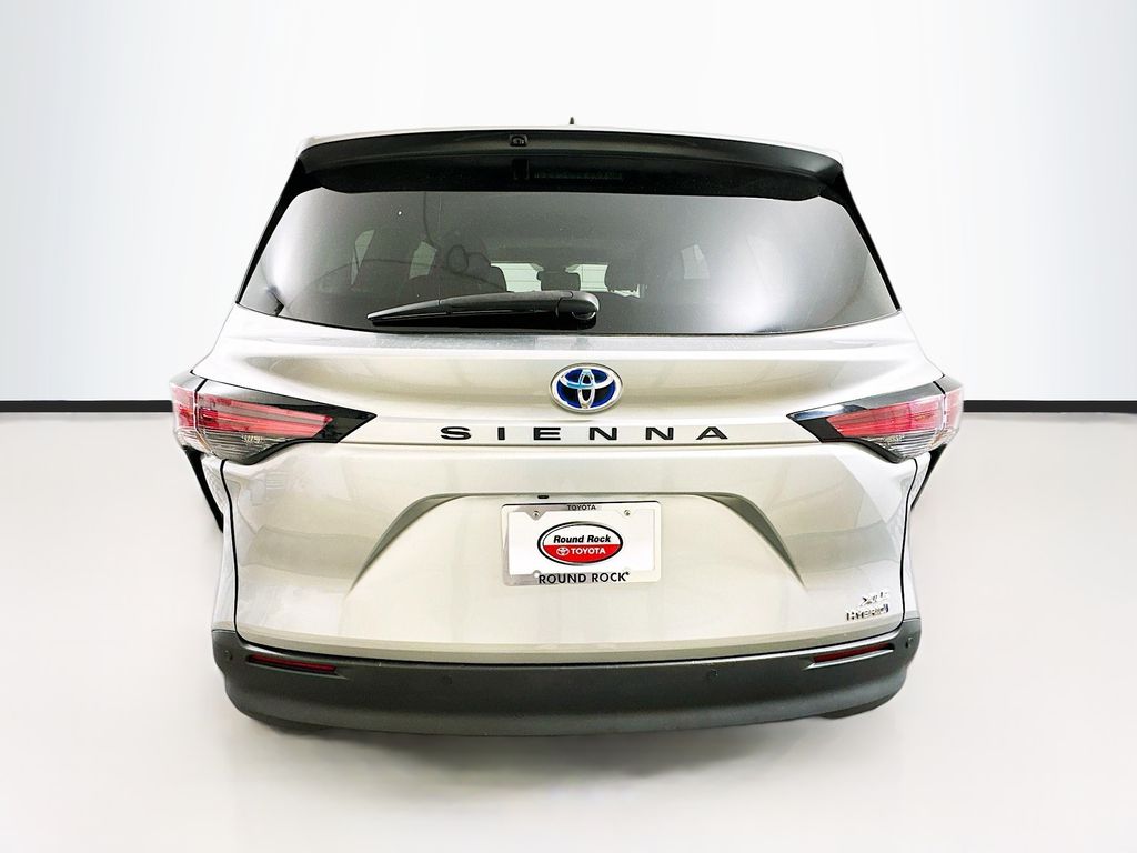 2022 Toyota Sienna XLE 6