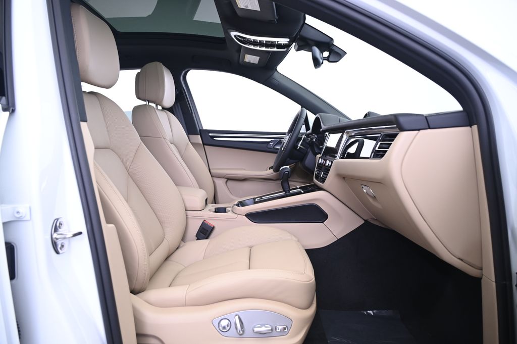 Thumbnail: 2025 Porsche Macan - 23