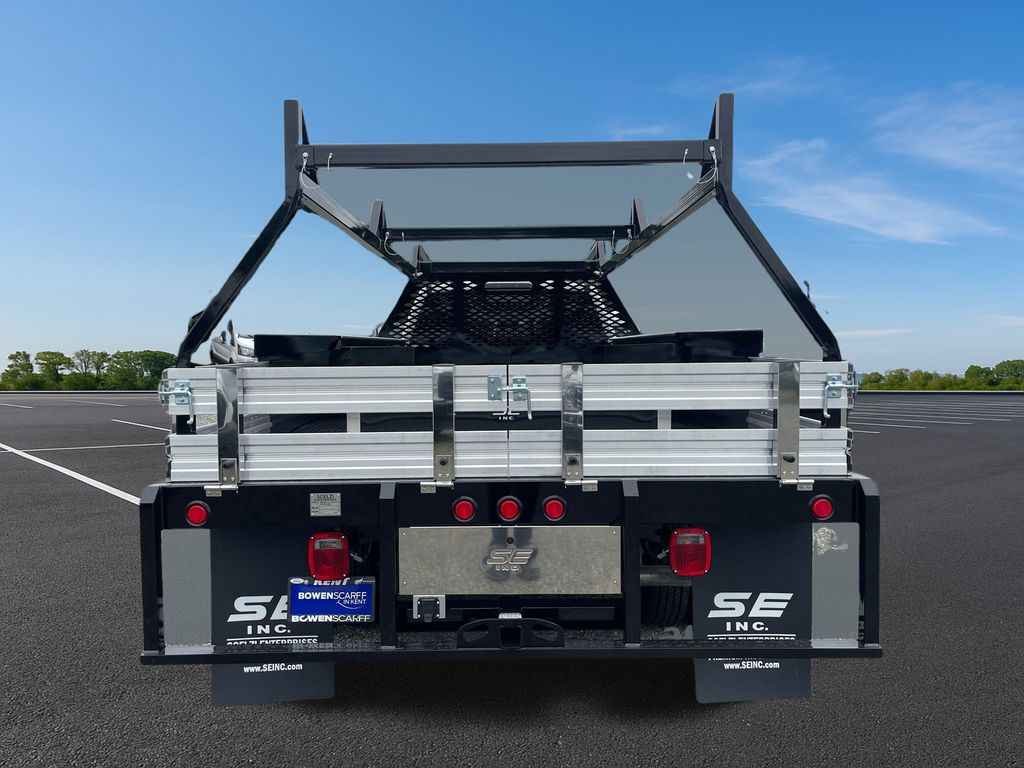 New 2024 Ford Super Duty F-450 Chassis Crew Cab (DRW) 203" Wheelbase XL