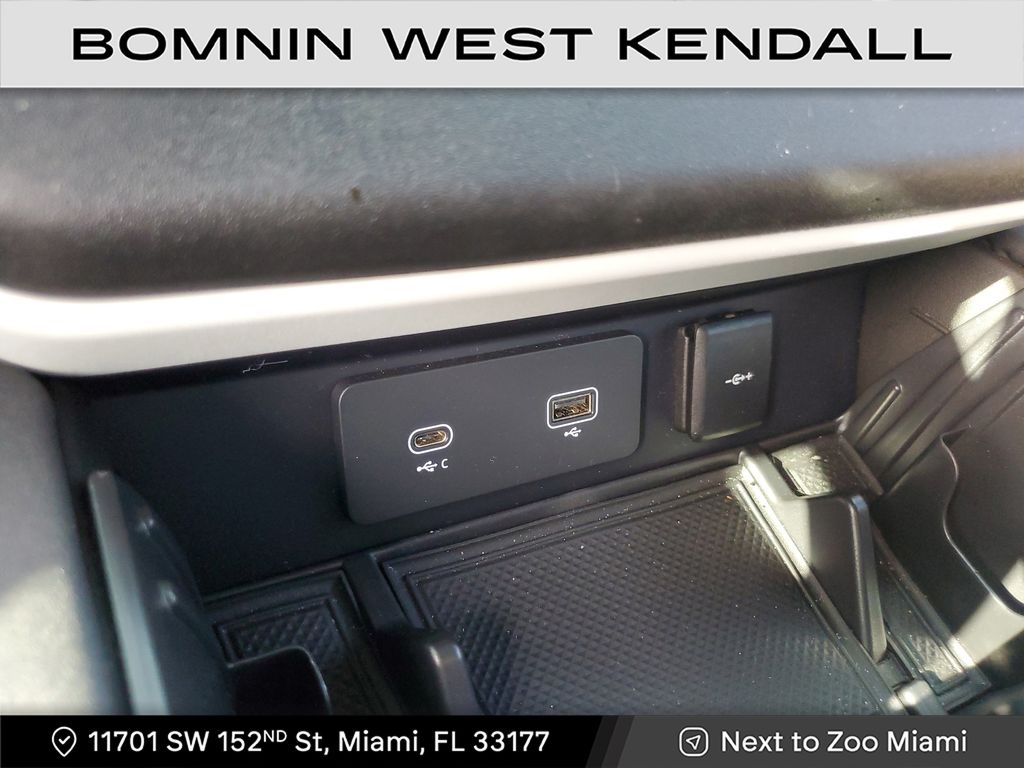2023 Land Rover Defender 110 S photo