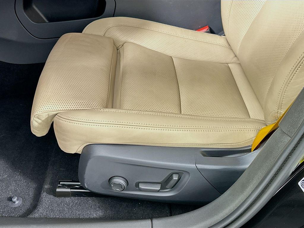 Thumbnail: 2022 Polestar 2 - 20