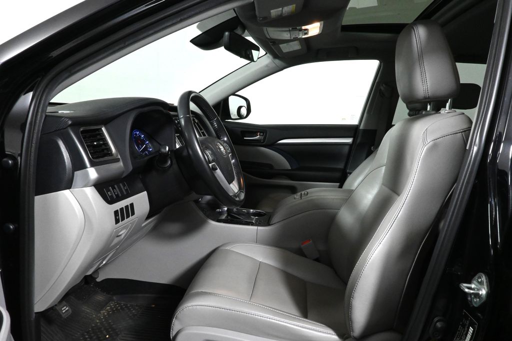 Thumbnail: 2019 Toyota Highlander - 3