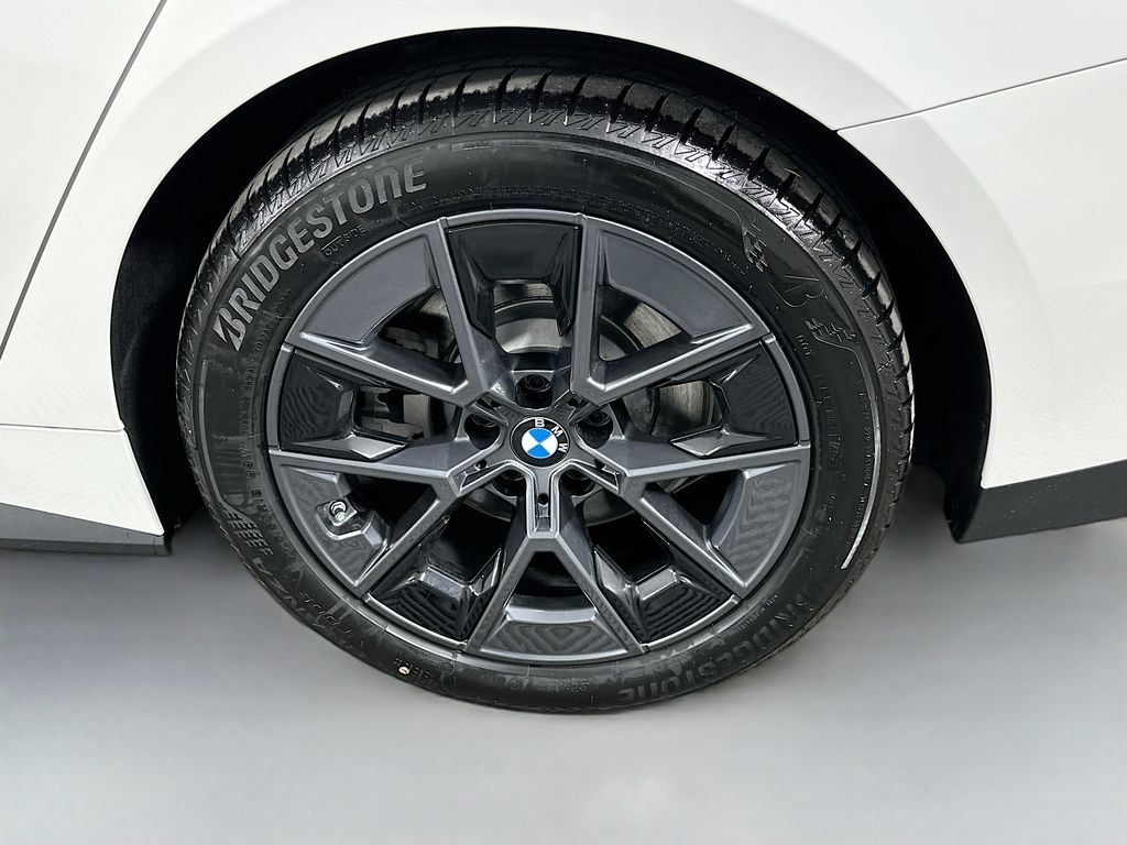 Thumbnail: 2026 BMW i4 - 23