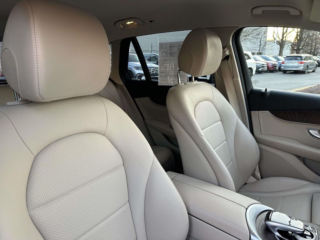 Thumbnail: 2019 Mercedes-Benz GLC - 22