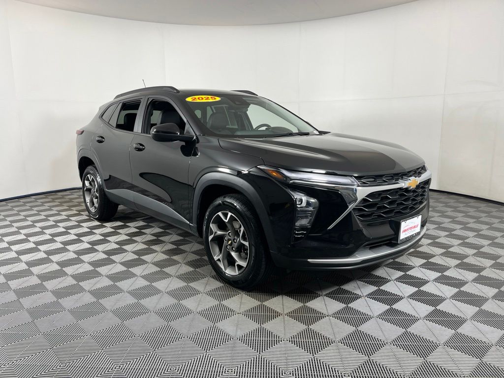 Thumbnail: 2025 Chevrolet Trax - 10