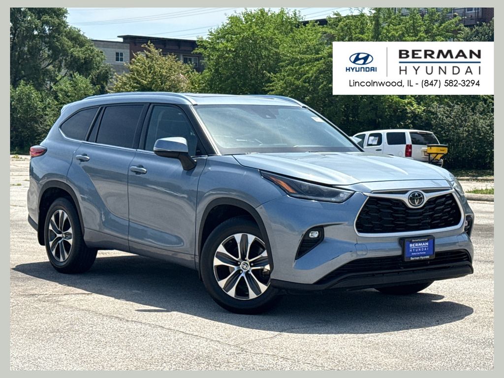 Moon Dust 2021 Toyota Highlander SUV / Crossover All-Wheel Drive 8-Speed Automatic