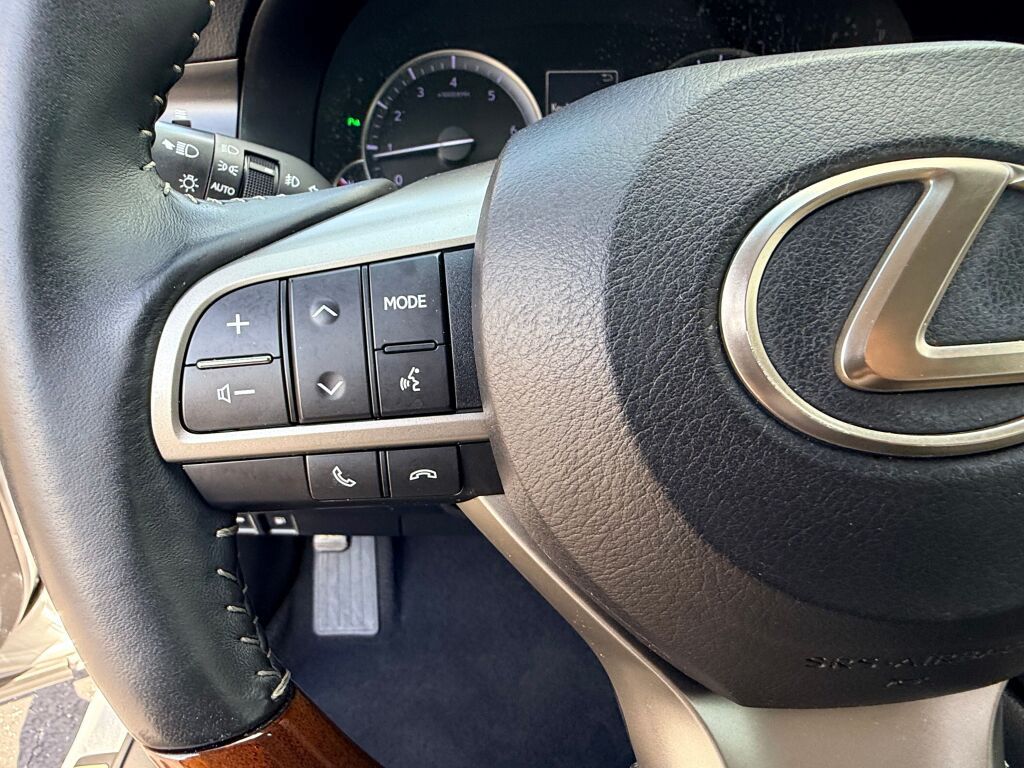 Thumbnail: 2018 Lexus ES - 30