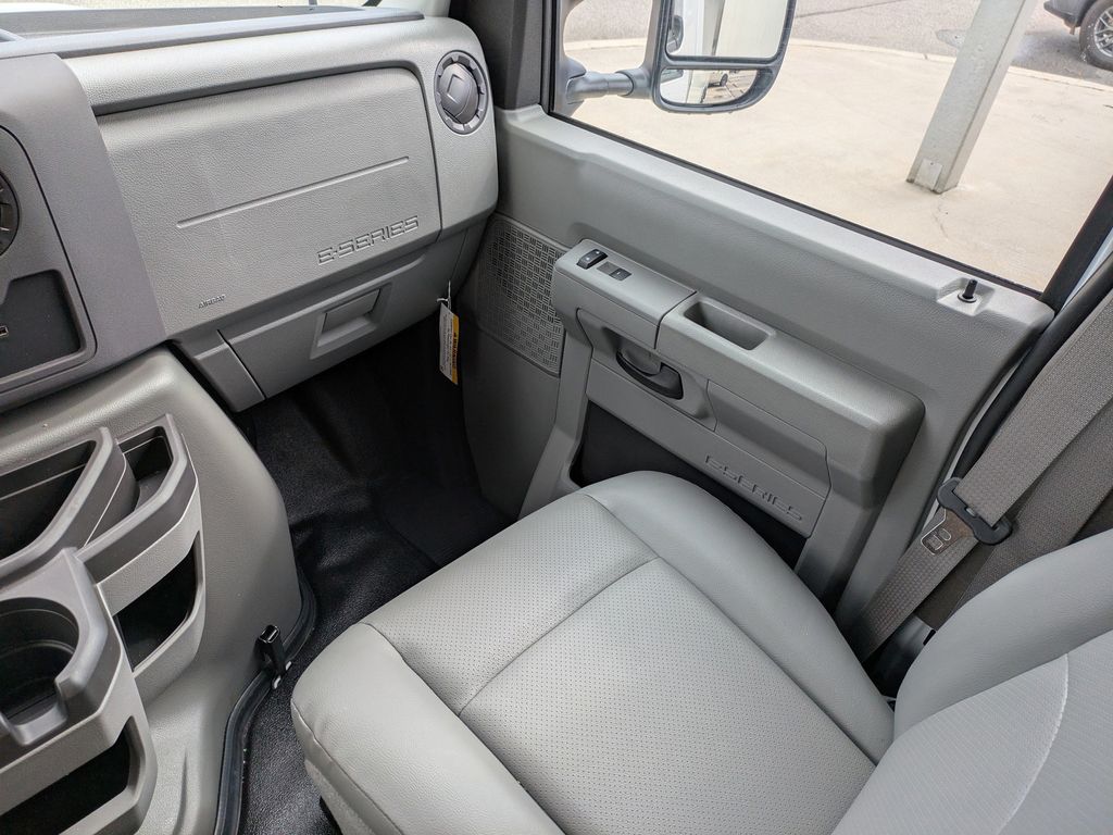 2025 Ford E-350 Cutaway 