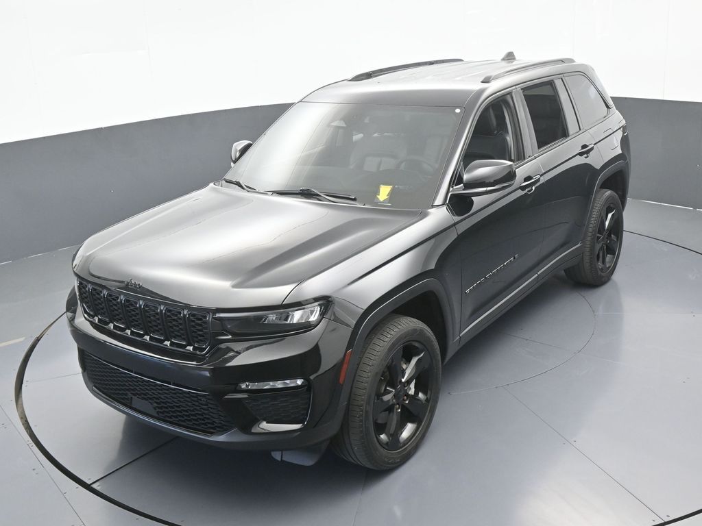 Used 2023 Diamond Black Crystal Pearlcoat Jeep Limited image 49