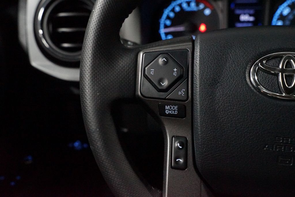 Thumbnail: 2016 Toyota Tacoma - 15