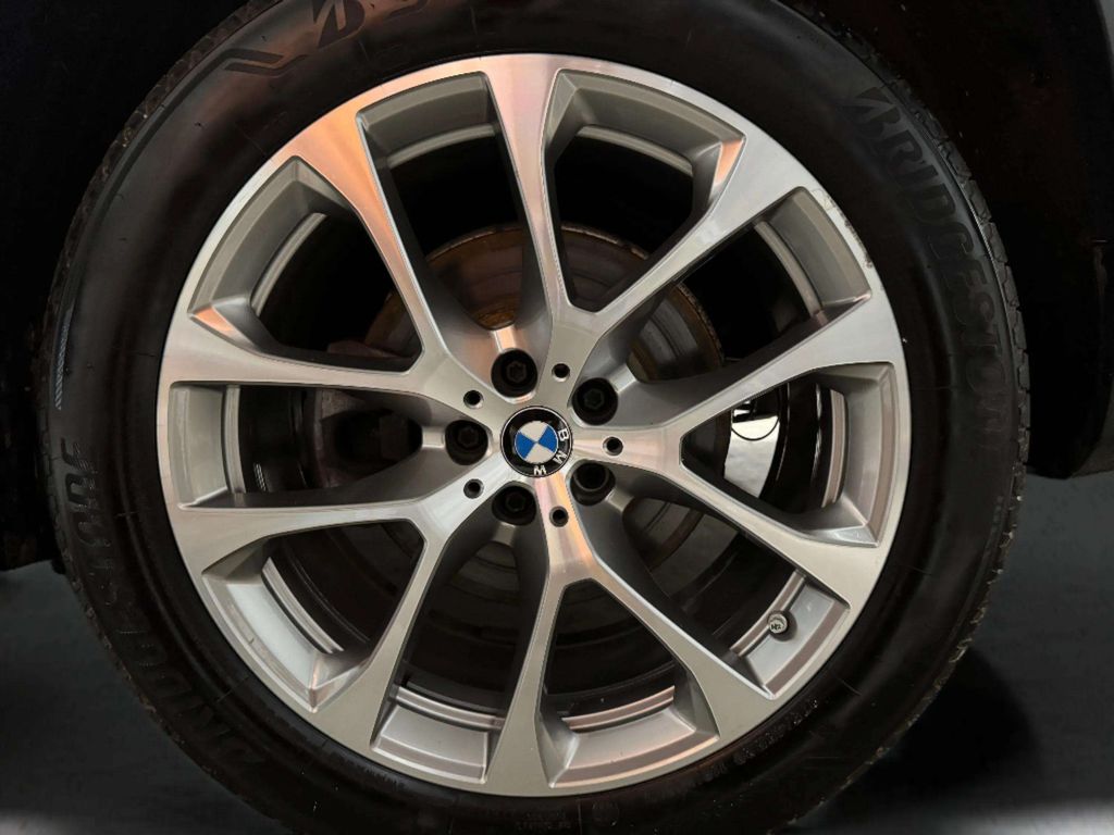 Used 2022 Black BMW xDrive40i image 30