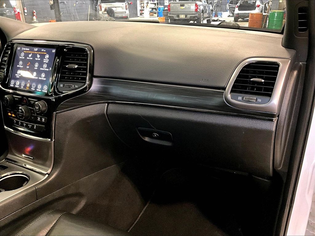 2020 Jeep Grand Cherokee — photo 13