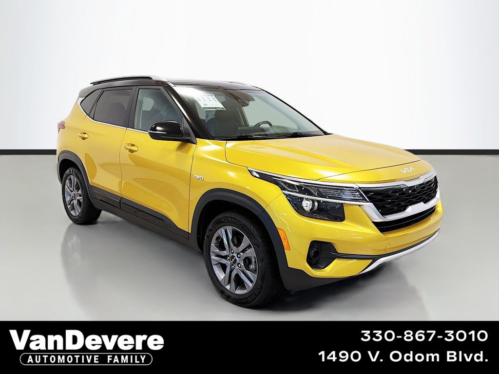 Starbright Yellow/Black Roof 2022 Kia Seltos SUV / Crossover All-Wheel Drive Continuously Variable Transmission
