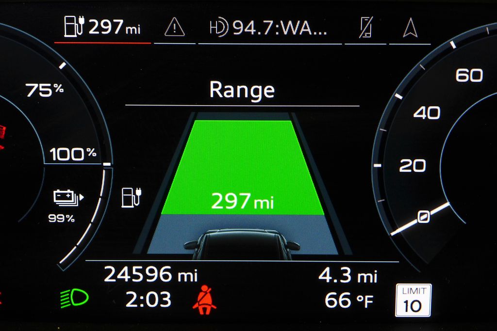 Thumbnail: 2025 Audi Q4 e-tron - 32