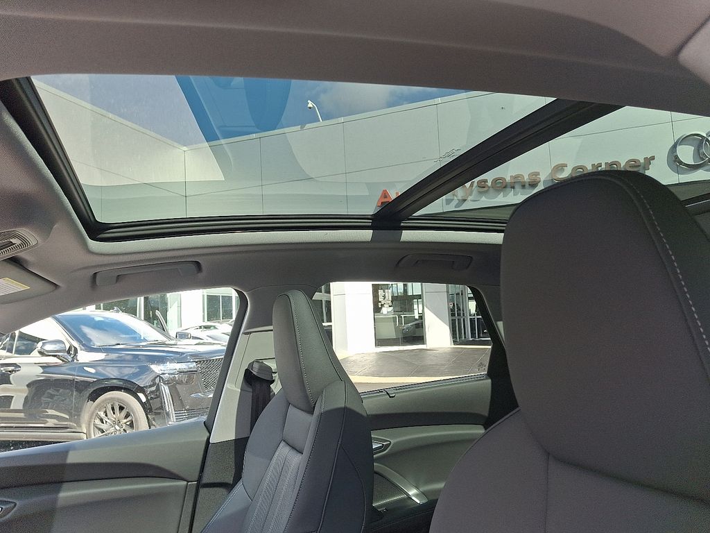 Thumbnail: 2025 Audi Q5 - 12