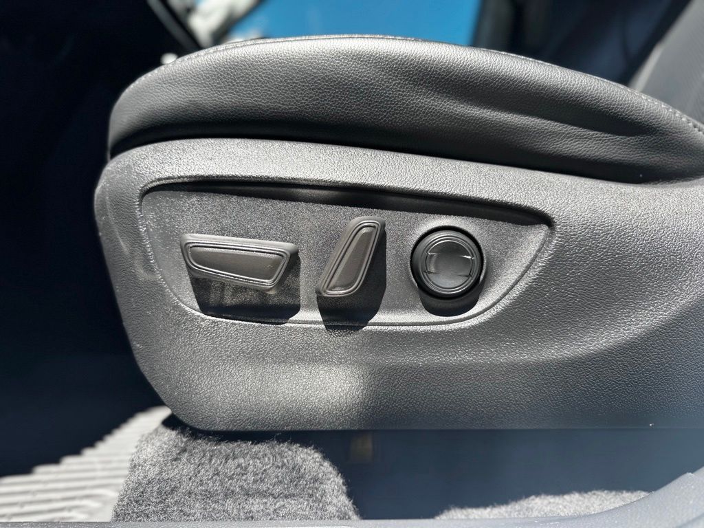 Used 2022 Toyota Highlander Hybrid SUV