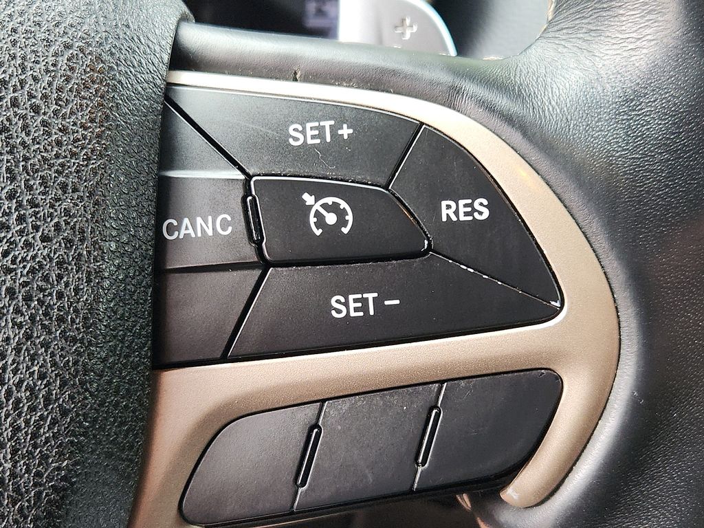 Thumbnail: 2017 Jeep Grand Cherokee - 22