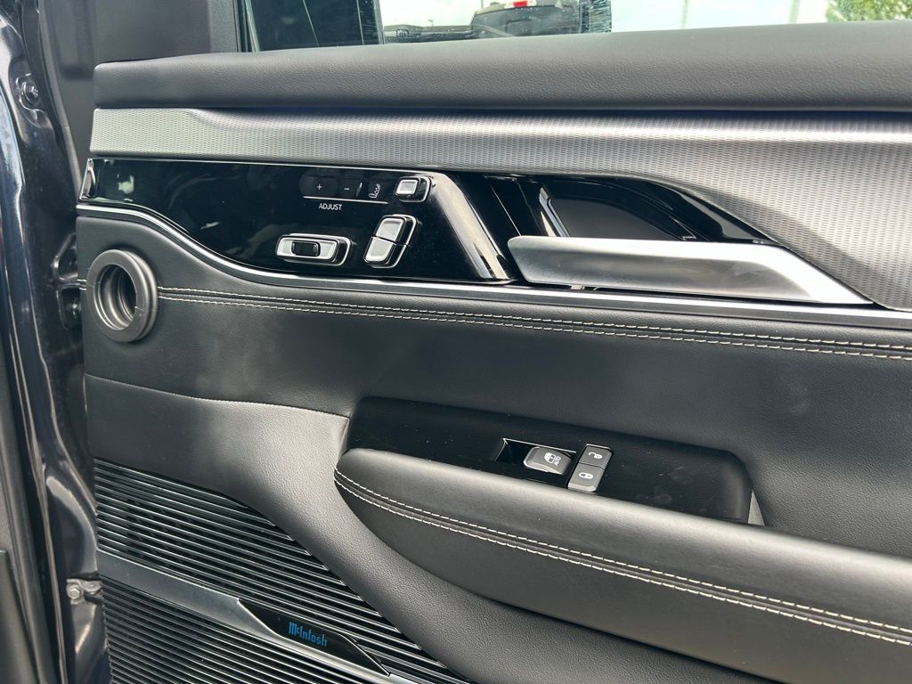 2023 Jeep Grand Wagoneer L Base