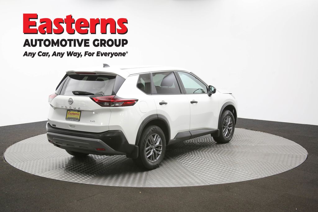 Used 2022 White Nissan S image 40