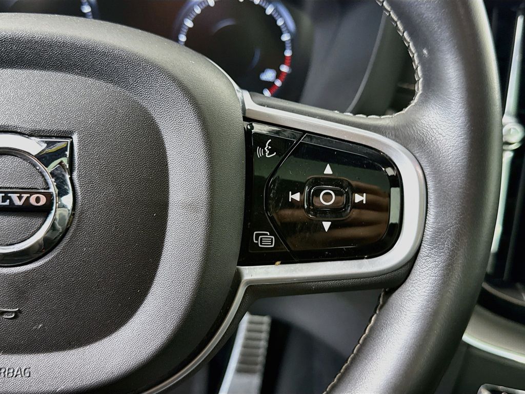 Thumbnail: 2021 Volvo XC60 - 12