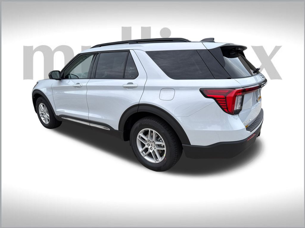 2025 Ford Explorer photo 3
