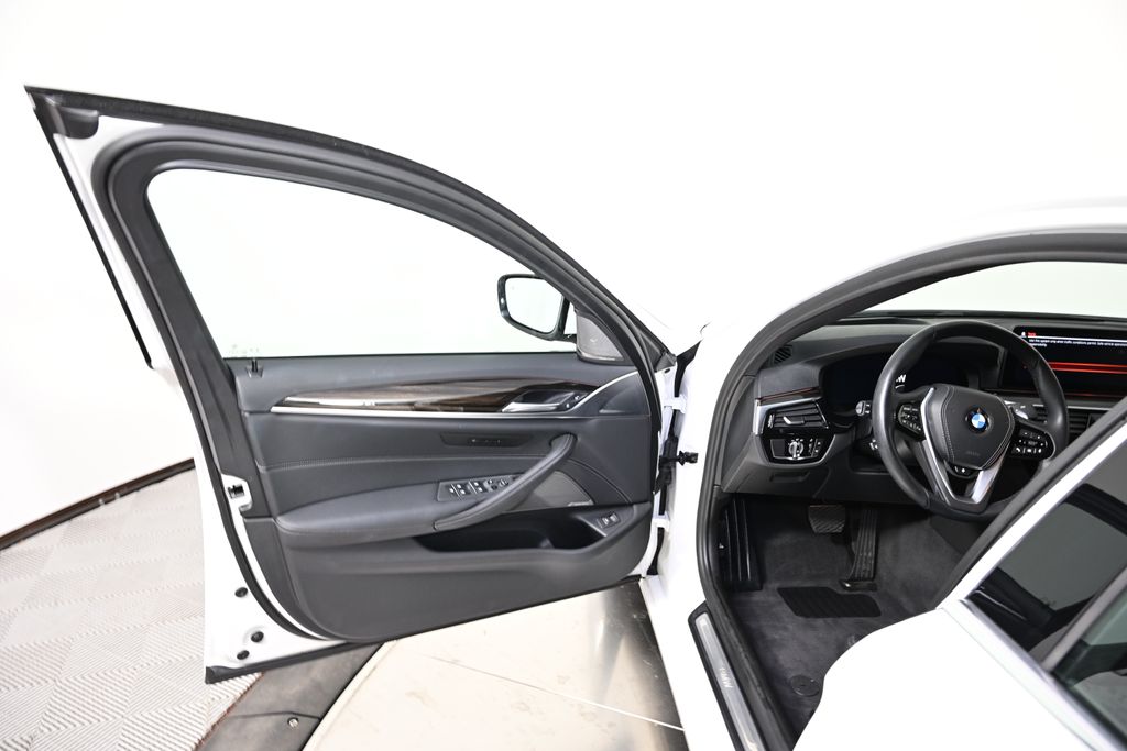 2022 BMW 5 Series 530i xDrive 21