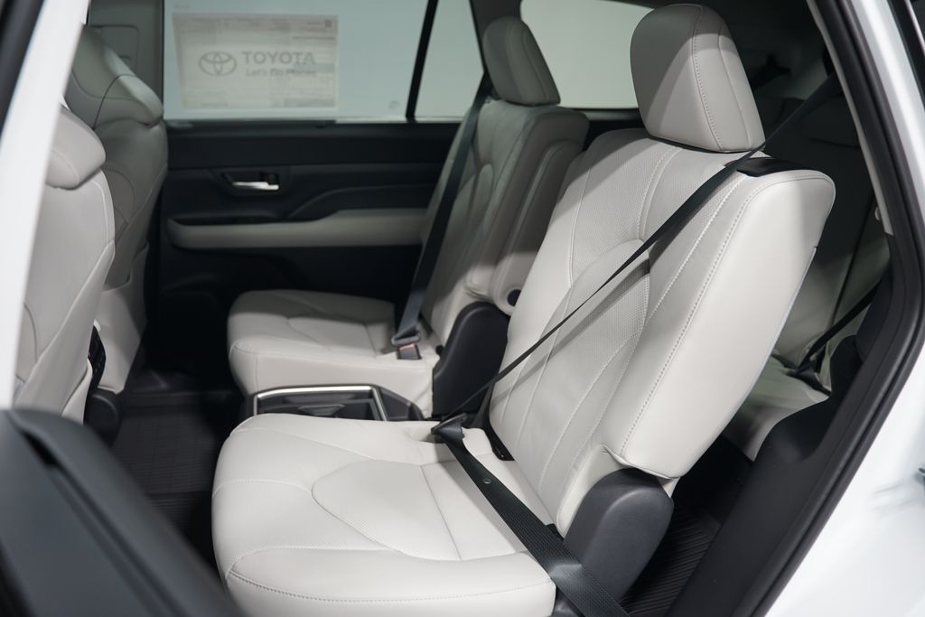2025 Toyota Grand Highlander Limited 30