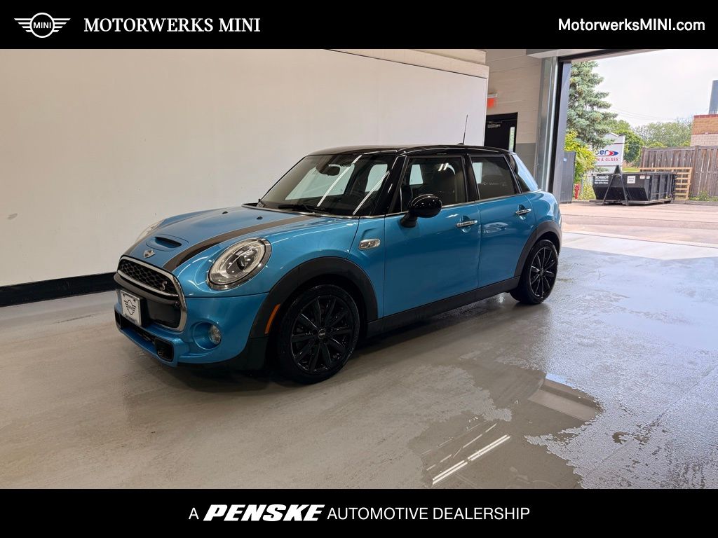 2017 MINI Cooper Base Hero Image