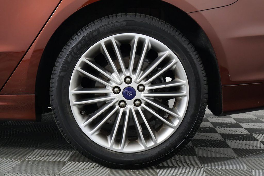 Thumbnail: 2015 Ford Fusion - 16