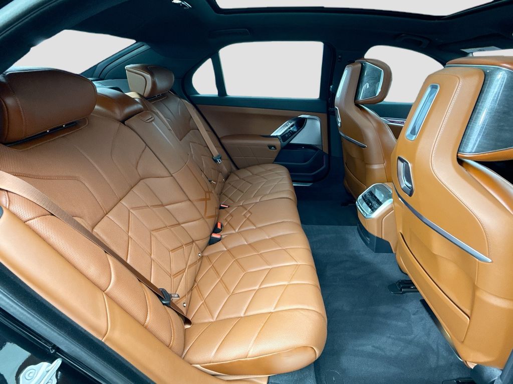 Thumbnail: 2024 BMW i7 - 21