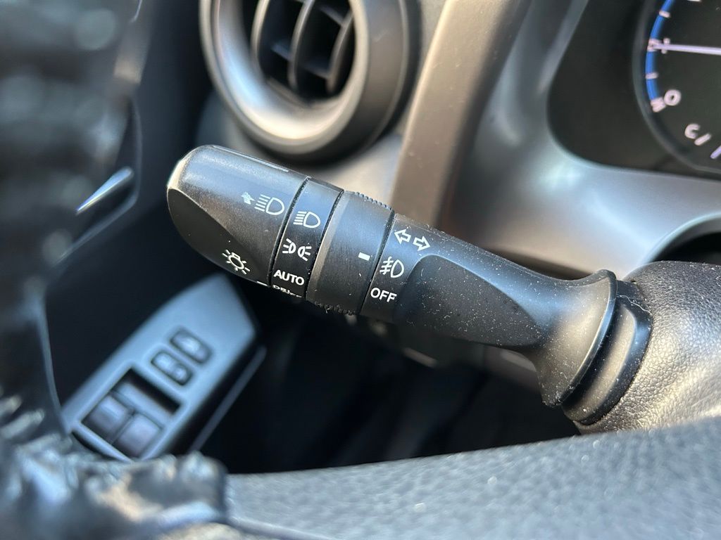Thumbnail: 2018 Toyota RAV4 - 20