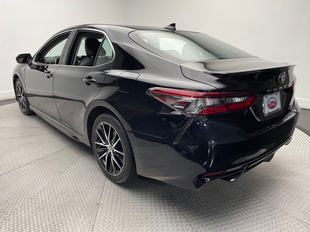 2022 Toyota Camry SE 7