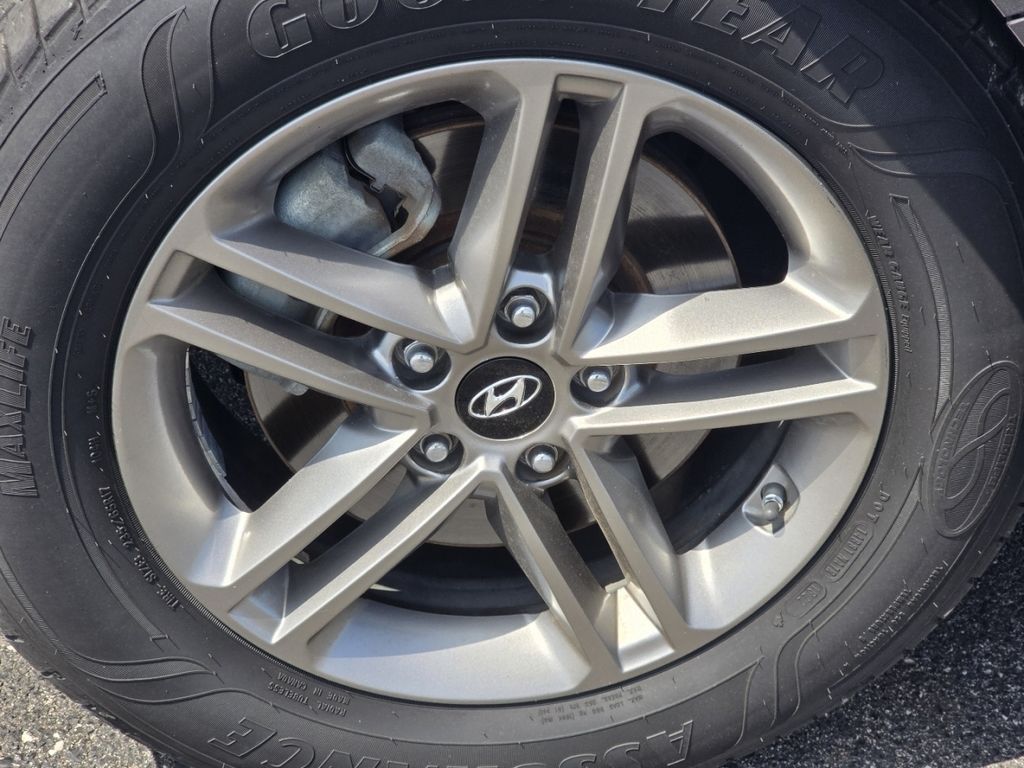 Used 2018 Gray Hyundai  image 7