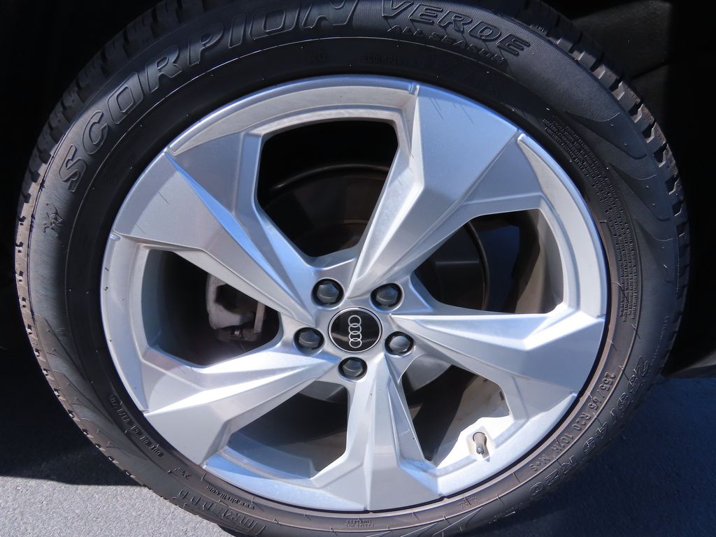 Thumbnail: 2021 Audi Q5 - 16