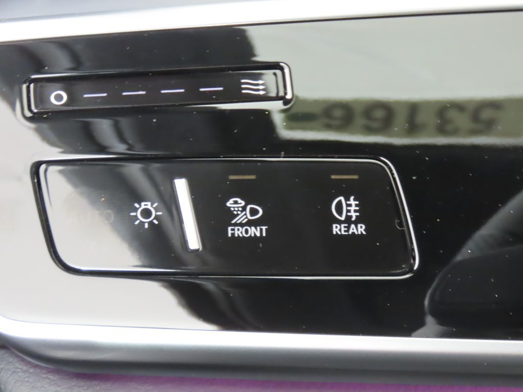 Thumbnail: 2025 Audi S8 - 17