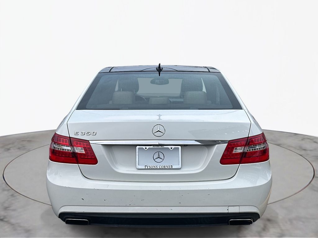 Thumbnail: 2010 Mercedes-Benz E-Class - 9