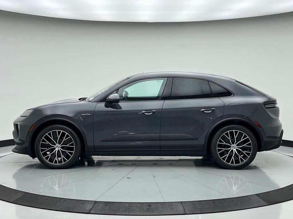 Thumbnail: 2025 Porsche Macan - 2